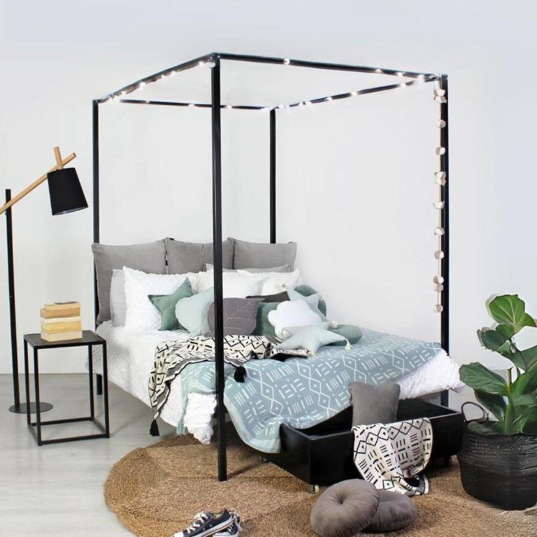 Liam Canopy Bed